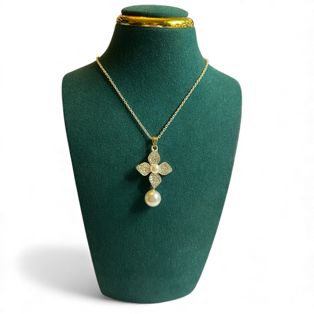 Gold Tone Clover Flower Pearl Pendant Necklace Luxury Stainless Steel New Gift